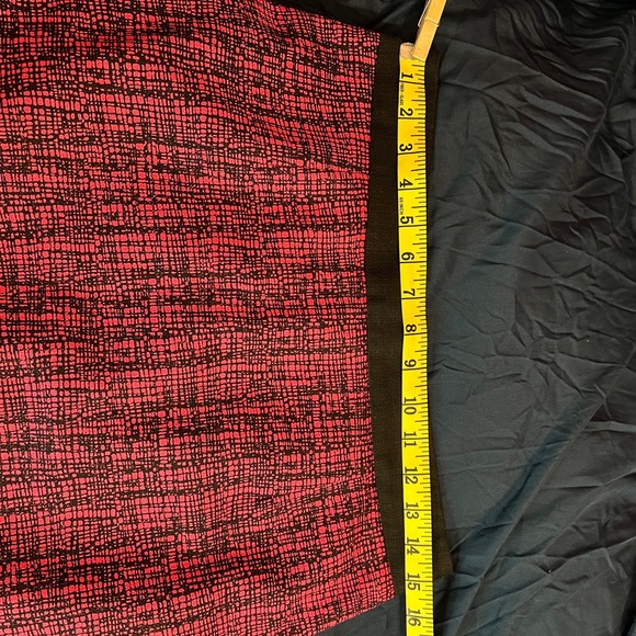 Fab pink & black pencil skirt w/ black waistband and zippered back. So classic! - Picture 5 of 6